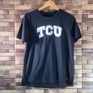Women’s EUC Black & White Under Armour Loose Fit Large T Shirt TCU